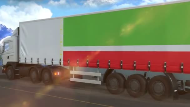 Tsjetsjeense Republiek Vlag Afgebeeld Zijkant Van Een Grote Vrachtwagen Rijden — Stockvideo