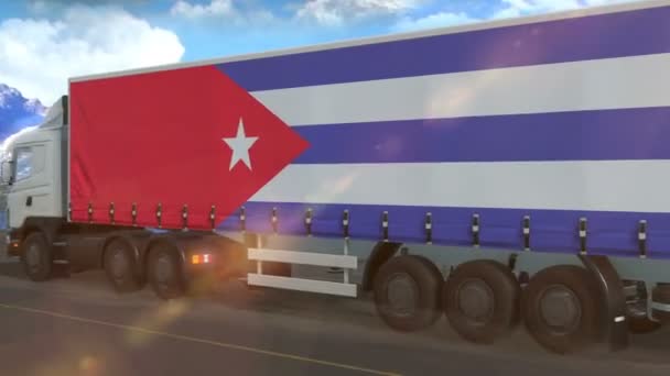 Cuba Vlag Afgebeeld Zijkant Van Een Grote Vrachtwagen Rijden Een — Stockvideo