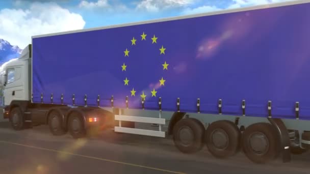 Vlajka Evropské Unie Vyvěšená Boku Velkého Nákladního Vozidla Jedoucího Dálnici — Stock video