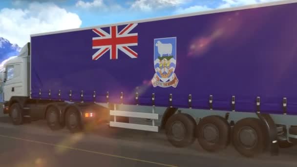 高速道路を走行する大型トラックの横にあるフォークランド諸島の旗です — ストック動画
