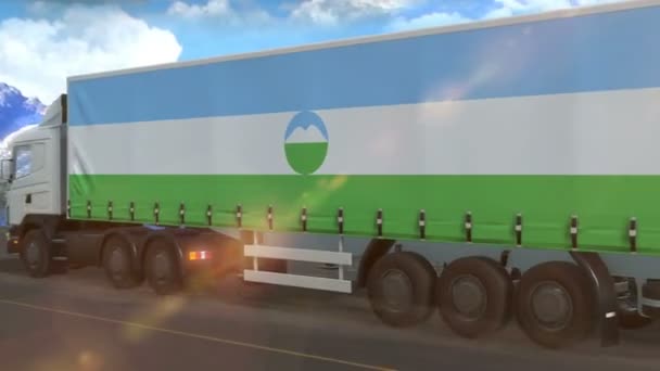 卡巴尔迪诺巴尔卡利亚国旗挂在高速公路上行驶的一辆大卡车的侧面 — 图库视频影像