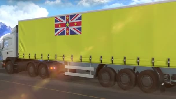 Bandera Niue Mostrada Lado Camión Grande Conduciendo Una Carretera — Vídeo de stock