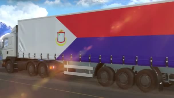 Saint Martin Vlag Afgebeeld Zijkant Van Een Grote Vrachtwagen Rijden — Stockvideo