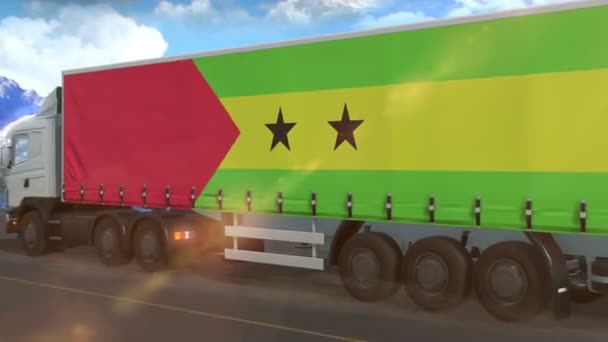 Флаг Сан Томе Принсипи Показан Обочине Большого Грузовика Едущего Шоссе — стоковое видео