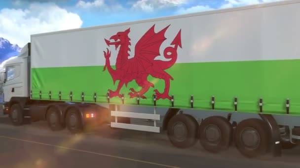 Bandera Gales Mostrada Lado Camión Grande Conduciendo Una Carretera — Vídeos de Stock