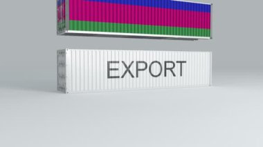 Üzerinde bayrak olan Kuban Halk Cumhuriyeti konteynırı ExPORT etiketli bir konteynırın üzerine düştü ve onu kırdı