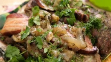 Domuz pirzolası pişirme işlemi