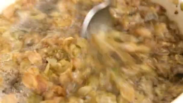 Brassage Houblon Dans Production Bière Artisanale Dans Une Casserole — Video