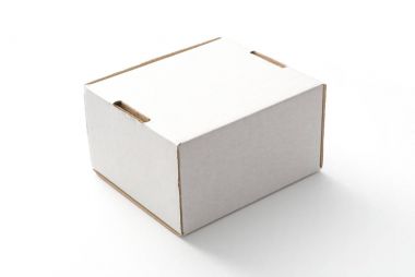 Beyaz craft kağıt kutusu beyaz izole 