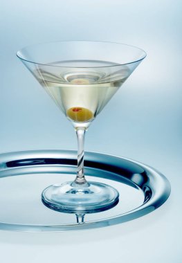 bardak martini zeytin ile