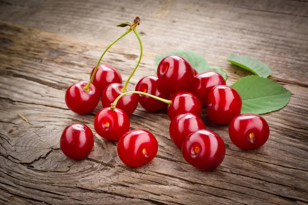 Fresh organic fruit - cherry on wood background selective focus — Stock Photo, Image