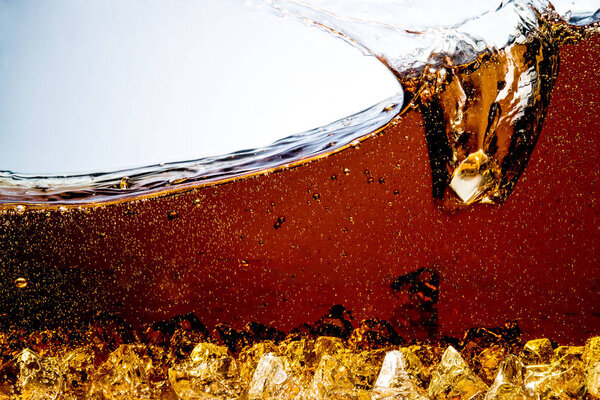 Кола со льдом. Сплэш
