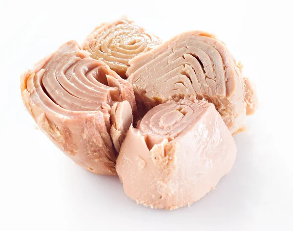 Conserved tuna fish on white — Stockfoto