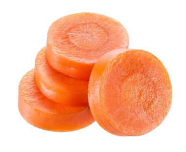 Beyaz arka planda izole edilmiş havuç dilimleri.