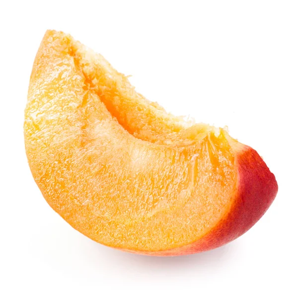 Шматочок абрикоса ізольовано на білому тлі — стокове фото