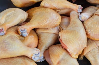 Çiğ tavuk bacağı. Geçmişi. Evcil tavuk. Tavuk eti.