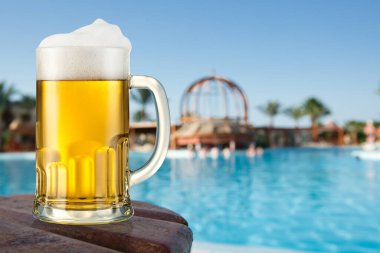 Bir bardak light bira. Yaz