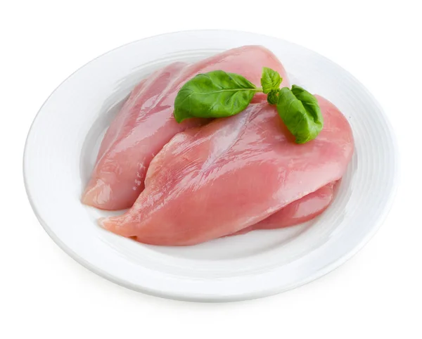 Çiğ Tavuk Fileto Fesleğen Beyaz Tabakta Izole Edilmiş — Stok fotoğraf