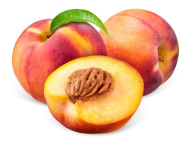 Şeftali. Beyaz arka planda yarı izole meyveler