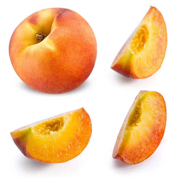 桃とスライス 白に隔離された果実のコレクション — ストック写真