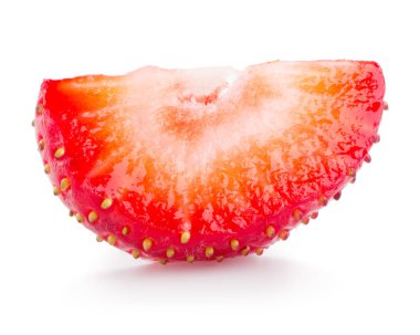 Çilek dilimi izole edilmiş. Meyve parçası.