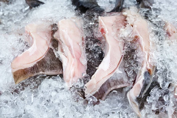 Pinna Squalo Fresca Nel Ghiaccio Pesce Cucinare — Foto Stock