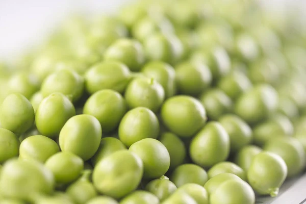 新鮮なエンドウ豆とともに柔らかい焦点 — ストック写真