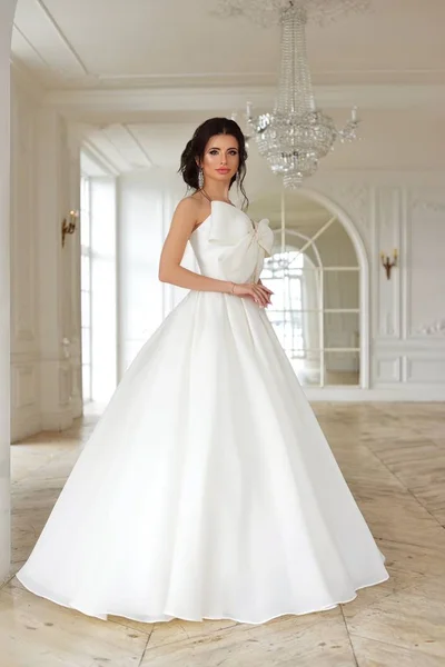 güzel genç kadın gelin gelinlik