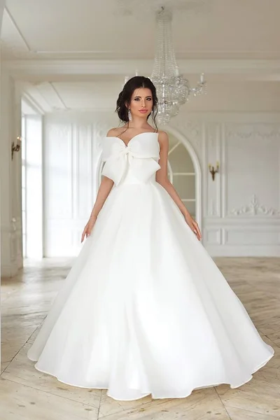 güzel genç kadın gelin gelinlik