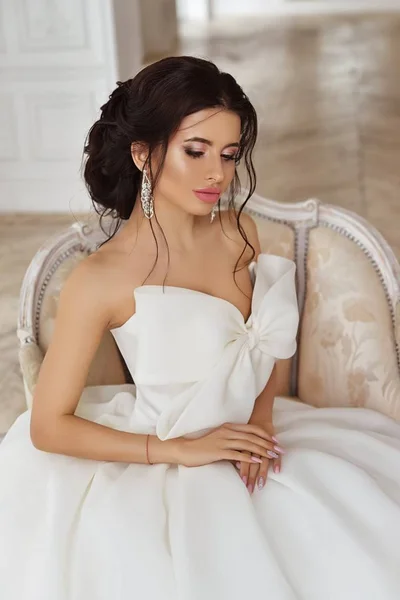 güzel genç kadın gelin gelinlik