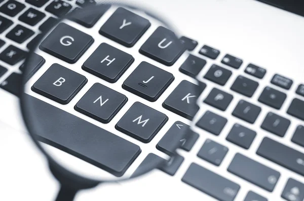 Black Keyboard Magnifying Glass — Stock Photo, Image