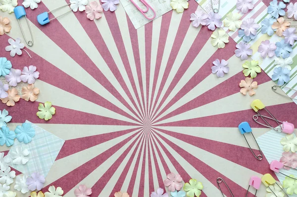 yaratıcı çalışma alanı ile kağıt çiçekler, scrapbooking