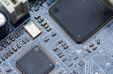 Baskılı devre panosu parçaları ve patates kızartması