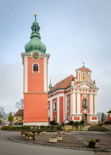 Cerveny kostelec in der Tschechischen Republik - st. james the bigger — Stockfoto