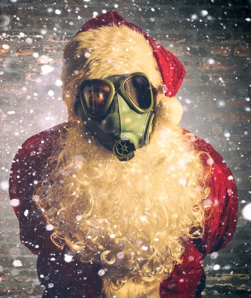 可怕的圣诞老人与防毒面具 — 图库照片