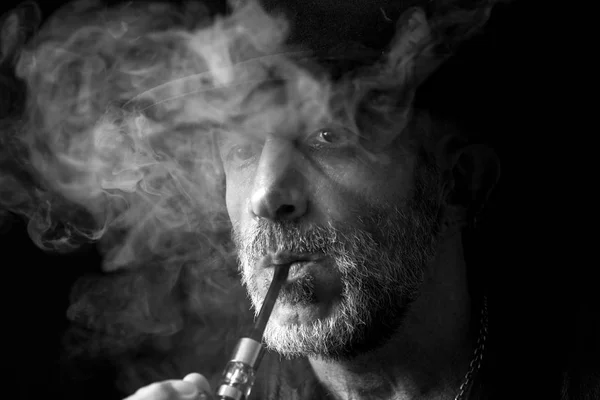 Adam duman portre — Stok fotoğraf