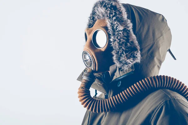 Adam eski gaz maskesi — Stok fotoğraf