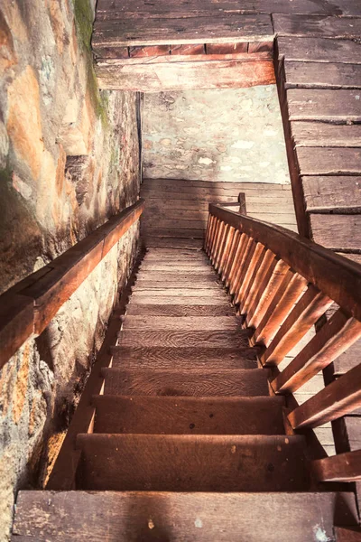 Vieux escaliers en bois — Photo