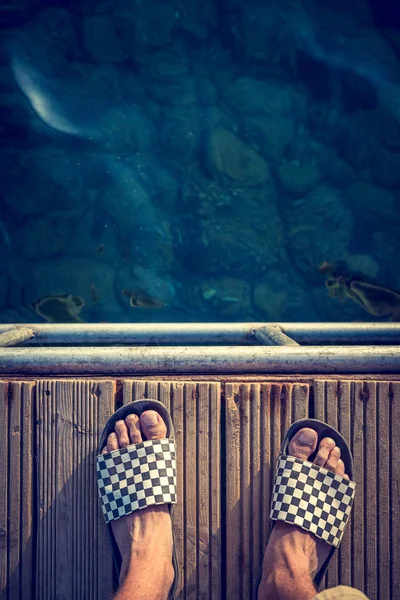 Standing on the clif — Stock Photo, Image