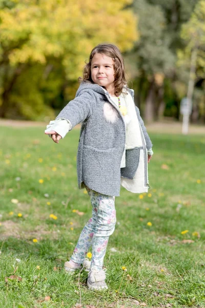 Portrait of beautiful and happy little girl — Stock Photo, Image