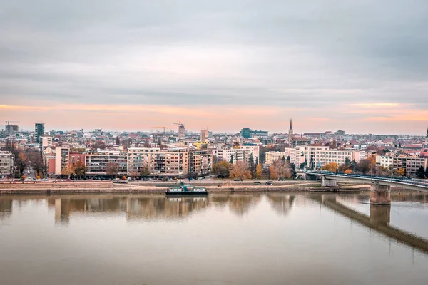 Panoramiczny widok na miasto Novi Sad — Zdjęcie stockowe