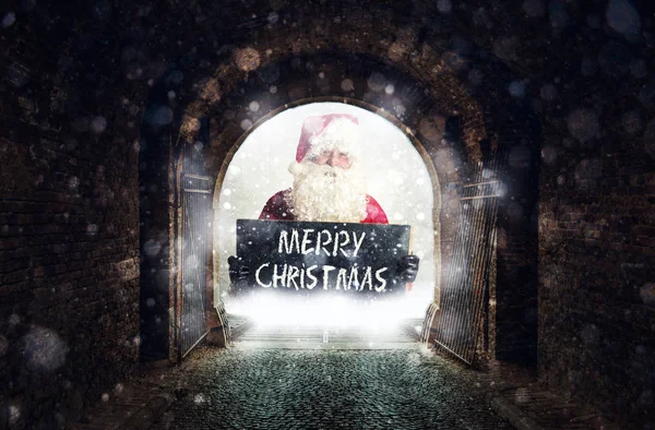 Antiguo Túnel Con Santa Final Con Cartel Feliz Navidad — Foto de Stock