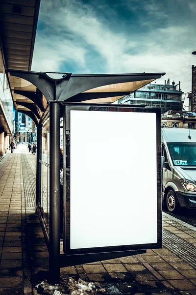 Cartellone Bianco Vuoto Sulla Stazione Degli Autobus — Foto Stock