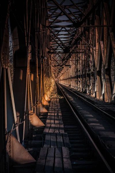 Alte Eisenbahnbrücke Aus Metall Den Dramatischen Farben — Stockfoto