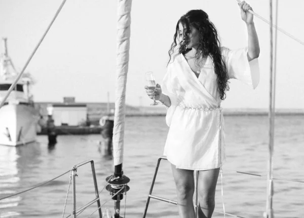 Beautiful Woman Posing Yacht — Stock Photo, Image