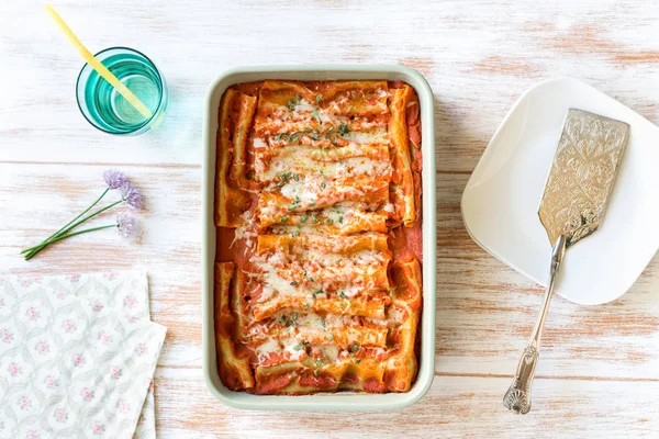 Cannelloni com espinafre e ricota vista superior — Fotografia de Stock