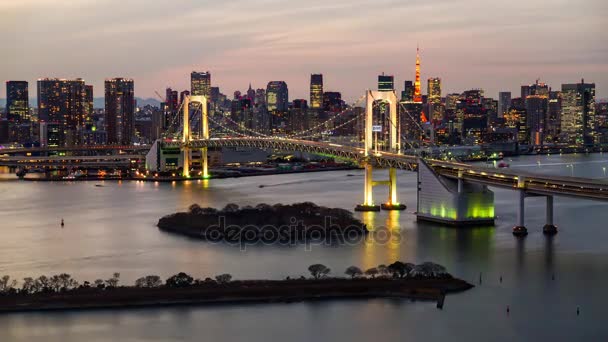 Timelapse of rainbow bridge at night, Tokyo, Japan, 4K — стоковое видео