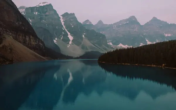 Vista Diurna Del Lago Louise Parque Nacional Banff Alberta Canadá —  Fotos de Stock