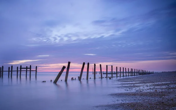 Moře obrana, pláž při odlivu, Norfolk Uk — Stock fotografie