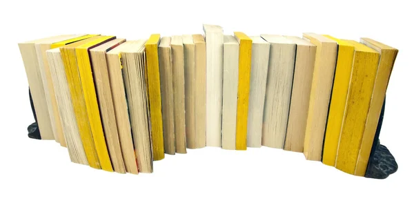 Fila de libros en rústica irregularmente espaciados — Foto de Stock
